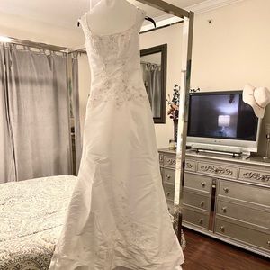 Anjolique size 2-4 white wedding dress